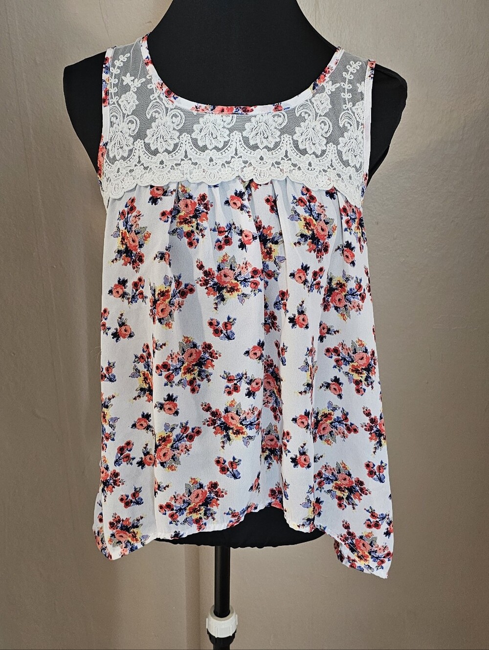 Floral Lace Yoke Sleeveless Top, Camisole